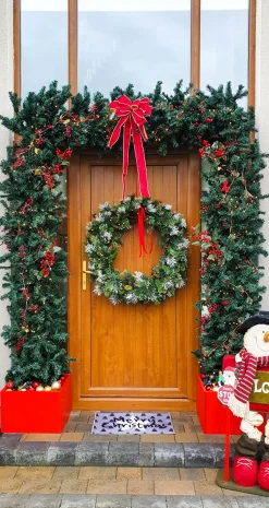 36″ (91Cm) Wintry Pine Pre-Lit Christmas Wreath With Cones, Red Berries & Snowflakes